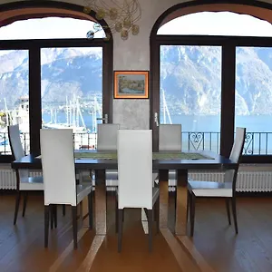  Apartment Lakeside Italy